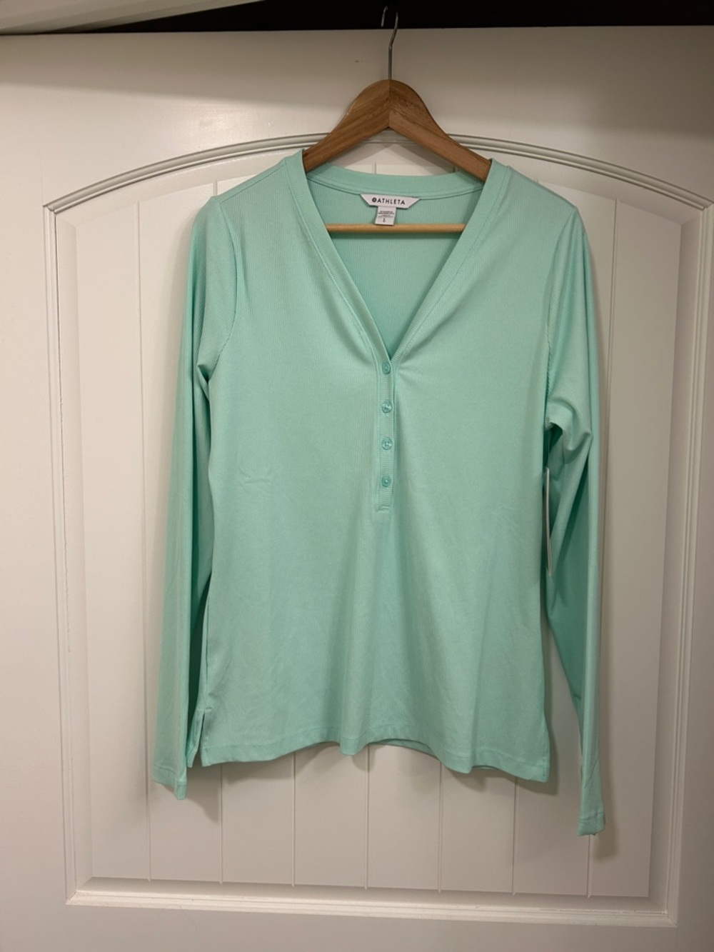 Athleta Mint Green Long Sleeve Henley Pullover